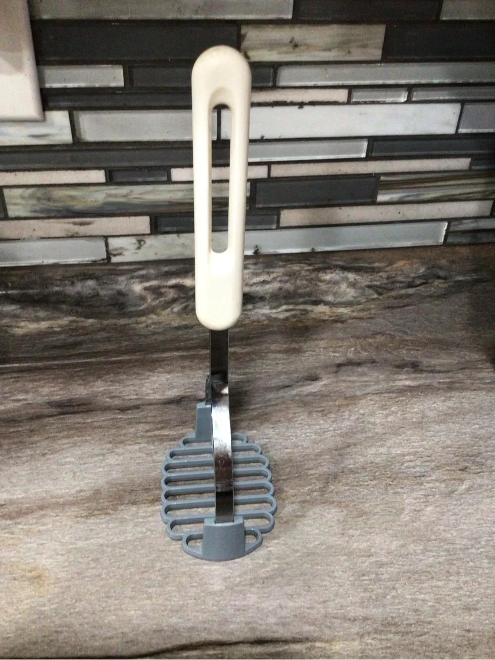 Vintage Bonny USA Potato Masher Blue Plastic Grid White Handle 10.5”